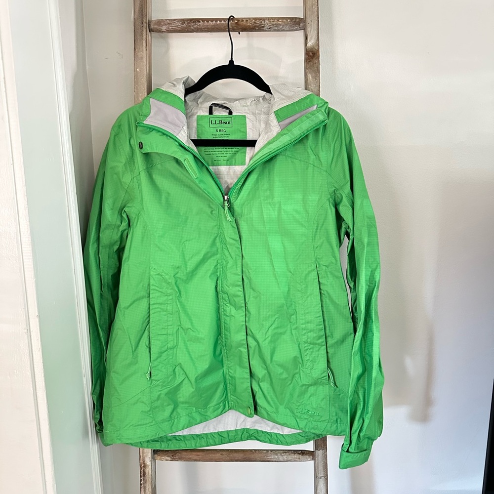 L.L. Bean lightweight rain Jacket - Picture 2 of 7